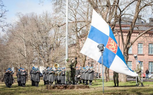 Artikkelin Maasotakoulu täytti 20 vuotta, mutta juuret johtavat yli sadan vuoden taa pääkuva