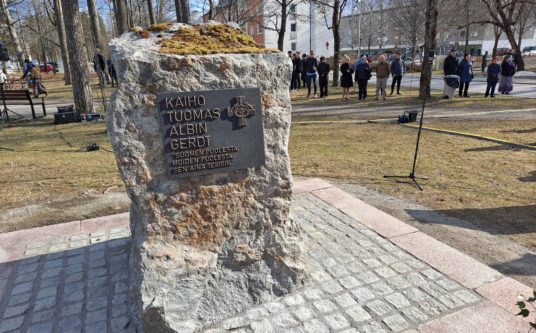 Artikkelin Tuomas Gerdtin muistomerkki paljastettiin Kansallisena Veteraanipäivänä Lauritsalassa pääkuva