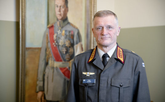 Artikkelin Puolustusvoimain komentaja Kivinen: Reserviläisten taidot paremmin käyttöön pääkuvake