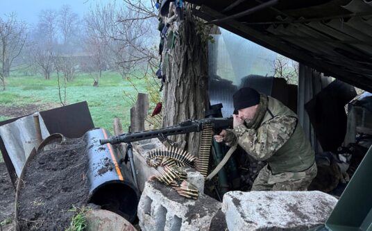Artikkelin Tulikaste, miinakauhu, väijytykset, taistelutoverin haavoittuminen, dronet, kylmyys ja muta – Ukraina-veteraani Jouni Lahti kertoo viime kevään sotakokemuksistaan  pääkuva
