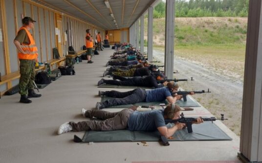 Artikkelin Reserviläisammuntojen SM Immolassa ja Muukossa vaati järjestäjiltä satoja tunteja ja kärsivällisyyttä pääkuva