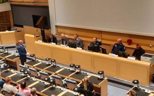 Artikkelin Valmius- ja turvallisuusseminaari valaisi aihepiiriä monelta kantilta pääkuva