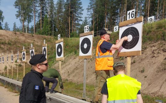 Artikkelin Reserviläisammuntojen Suomenmestaruuksista kisailtiin lauantaina 28.6. Etelä-Karjalassa. pääkuva