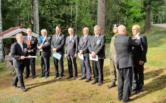 Artikkelin Imatran Reserviupseerikerholla tuplajuhlat Haloniemessä pääkuva