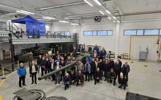 Artikkelin Etelä-Karjalan reserviupseeripiiri retkeili Panssariprikaatissa pääkuva