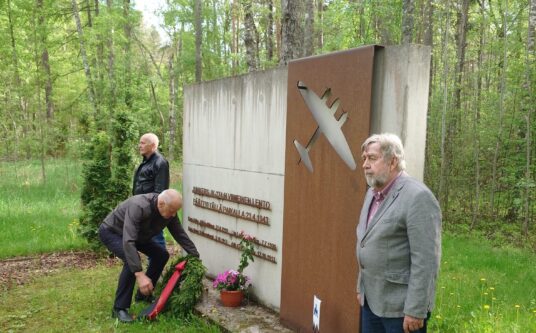 Artikkelin Ryhmä eteläkarjalaisia jääkärien ja Baltian historiaan tutustumassa pääkuvake