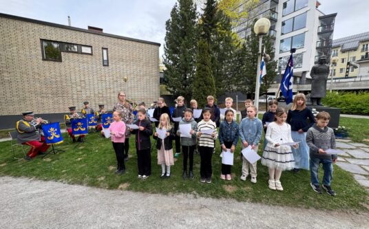 Artikkelin Lotan päivän juhla Lappeenrannan Lotta-patsaalla katsoi menneeseen ja tulevaan pääkuvake